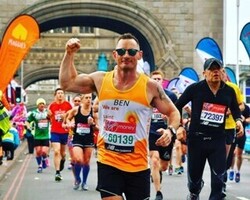 Ben running the London Marathon (cropped)