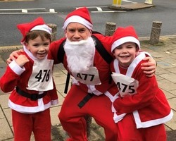 Grant at Santathon with his sons Henry and William (cropped)