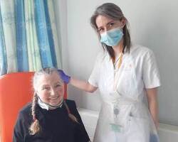 Rose Harris with therapist Klaire Craven 2 (cropped)