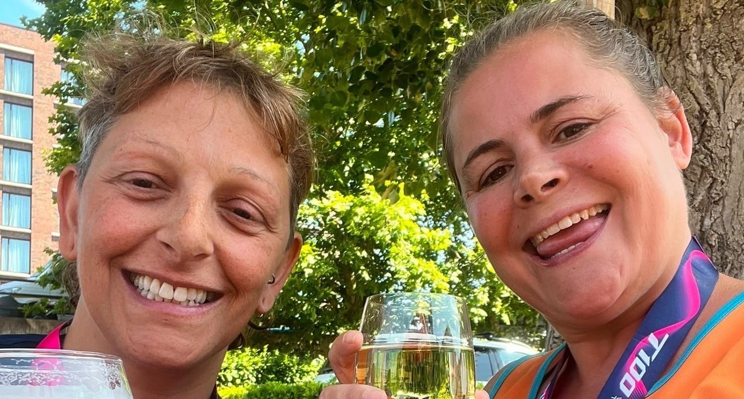 Serene and Kelly with their medals (cropped) (cropped)