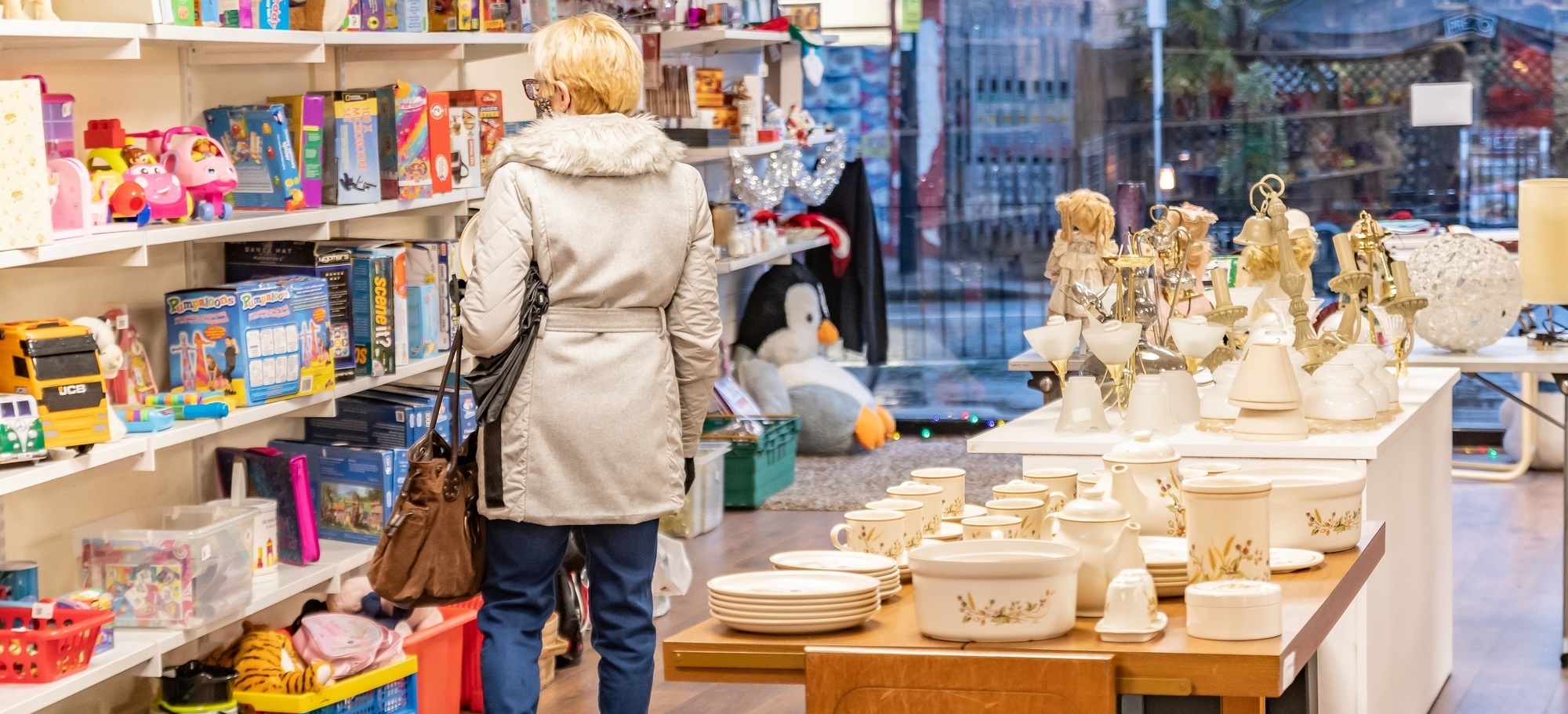 Browsing masked shopper (cropped)