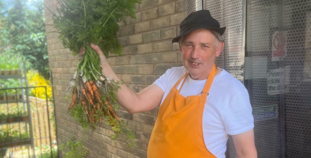 Vince with harvest of carrots and spring onions for patients (cropped)