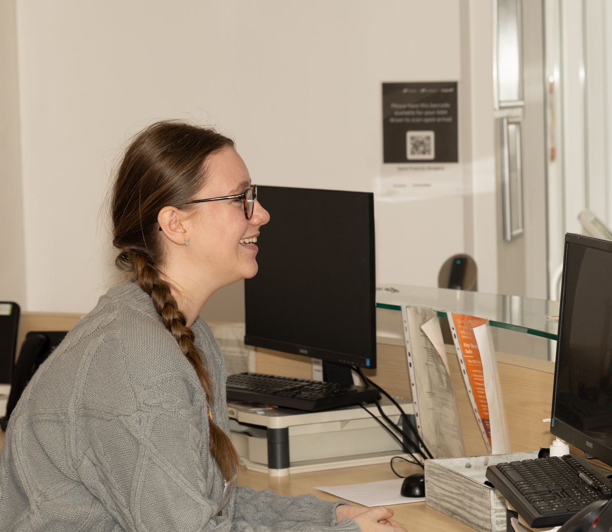 Mia speaking with volunteer Kajal on her way to do a shift on the ward (cropped) (cropped)