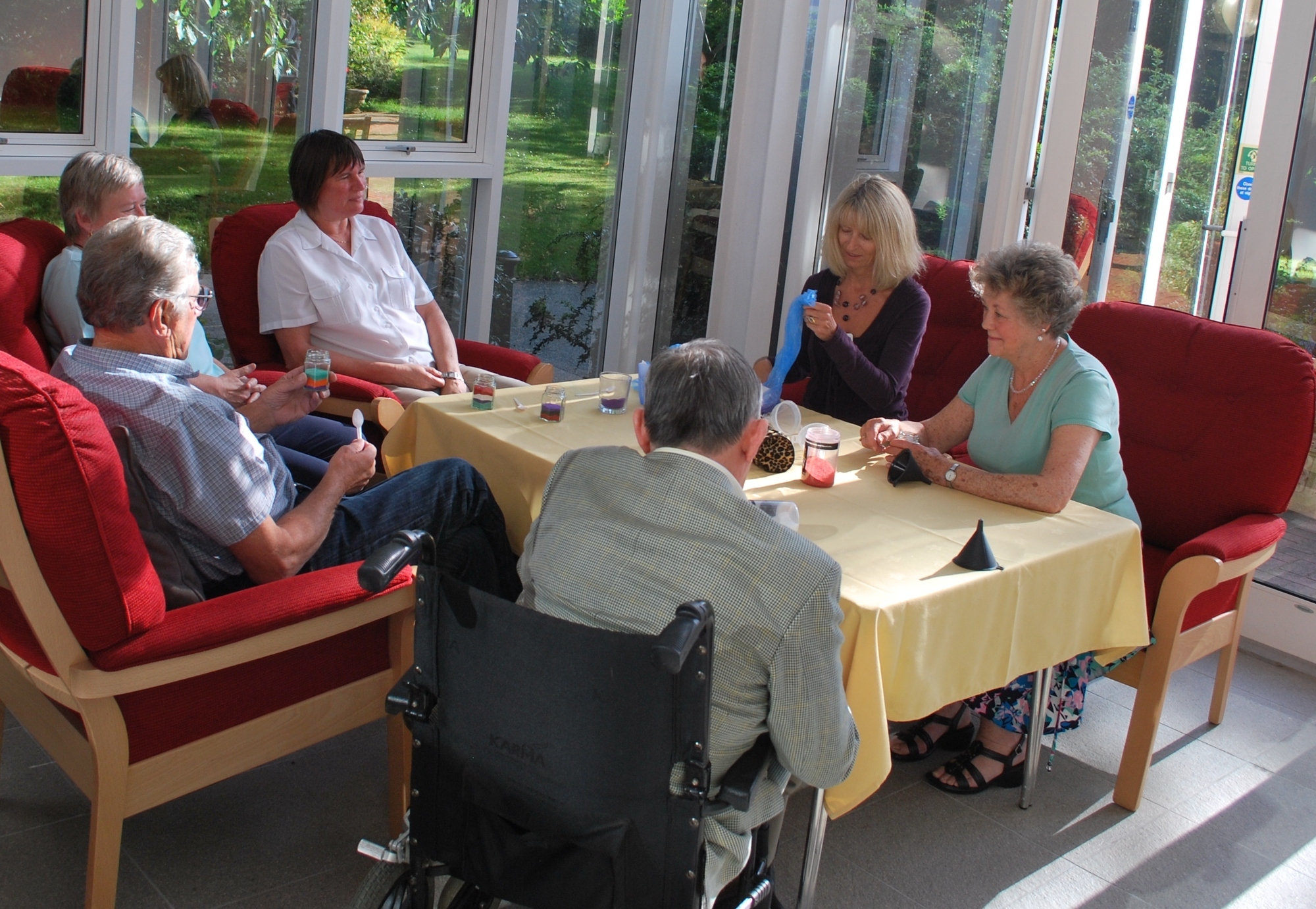 Patients and carers create memory jars with Social Worker Briony Townsend