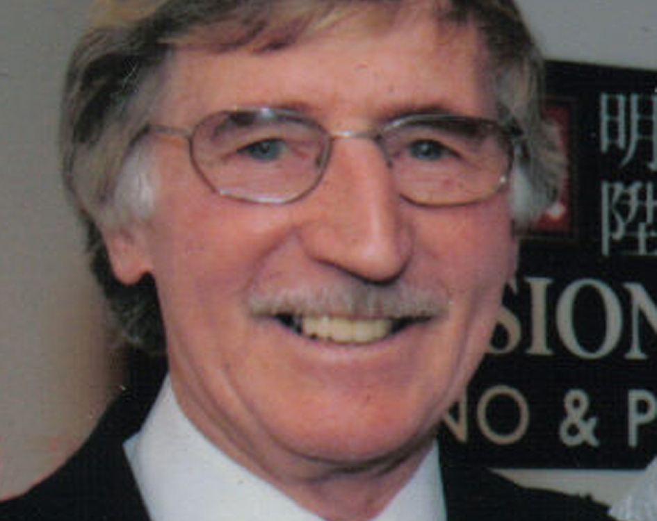 Cliff Jones- 2009 (cropped)